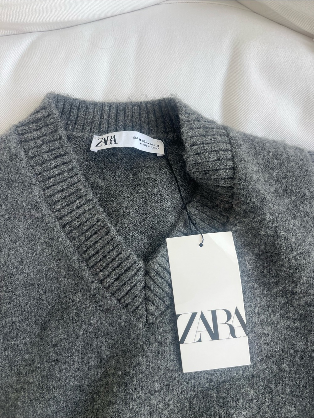 Zara Charcoal Gray Sleeveless V‑Neck Knit Vest - Picture 2 of 2
